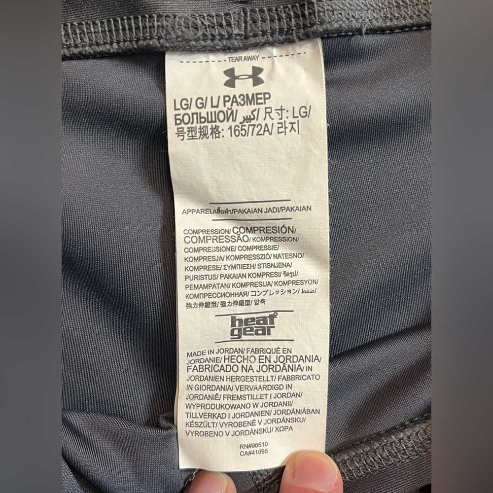 Under Armour Gray and Black Cropped Leggings Women’s Size Large - Picture 6 of 11